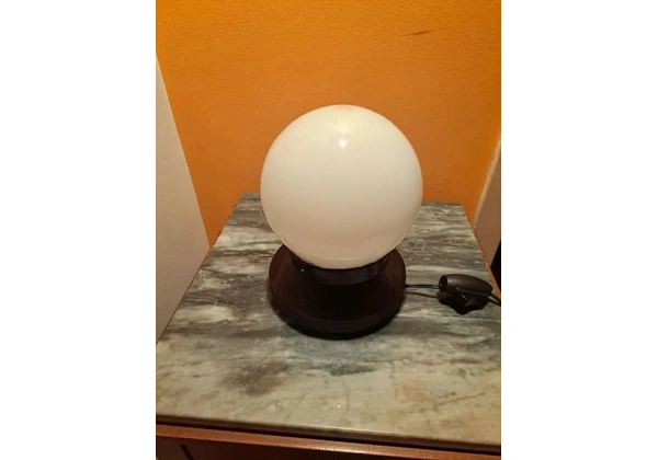 Luminária de mesa ou teto com cúpula opalina redonda