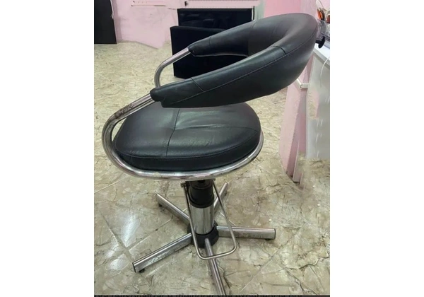 Cadeira Hidráulica de cabeleireiro.