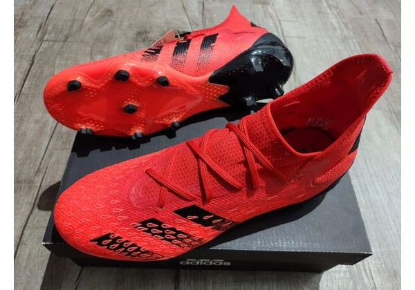 Chuteira Adidas original Nova campo