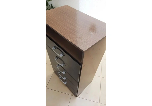 Cômoda 5 gavetas bem conservada