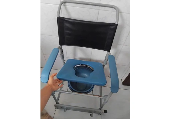 Cadeira Higiênica OPORTUNIDADE