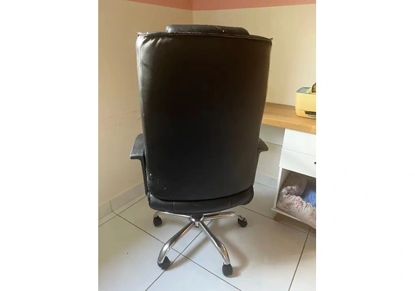 Cadeira de escritório giratória