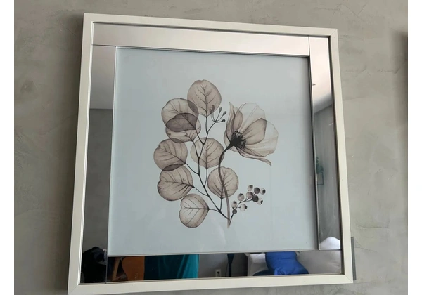 2 Quadros de vidro 77x 77 decorativo com flor em tons neutros