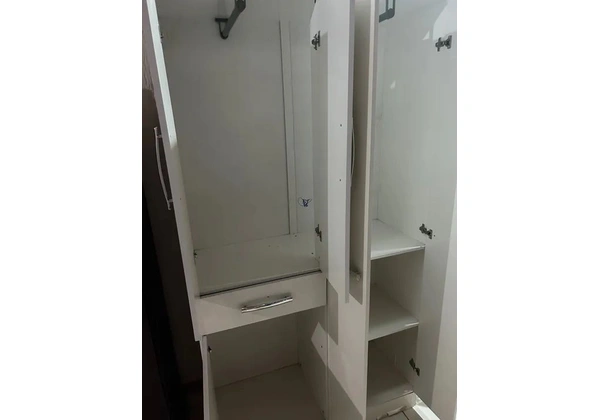 Guarda-roupa médio