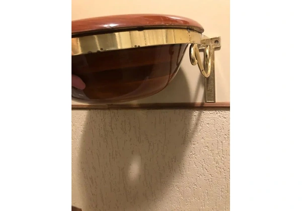 Cuba para lavabo em mogno com suporte em latão dourado