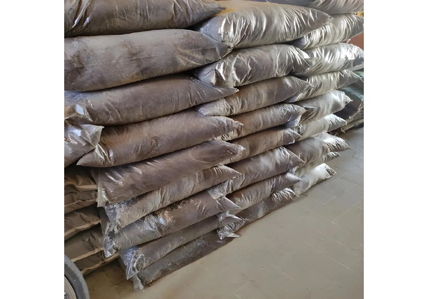 Terra Vegetal Adubada Pacote de 20kg Faço Entrega