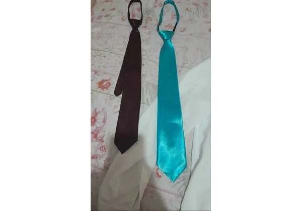 Camisa social branca + duas gravatas por apenas R$60