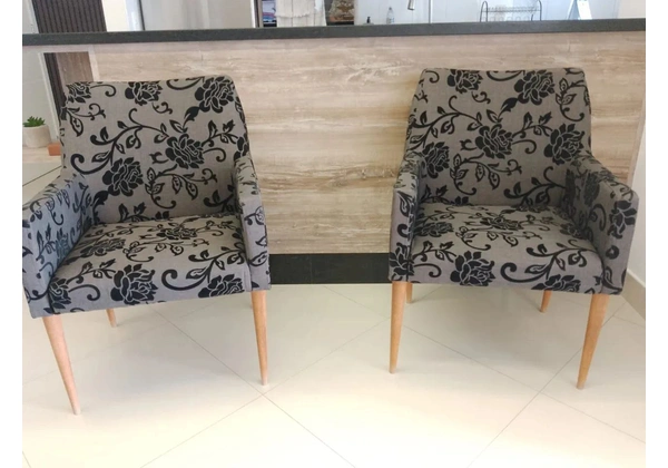 Par de poltronas decorativas