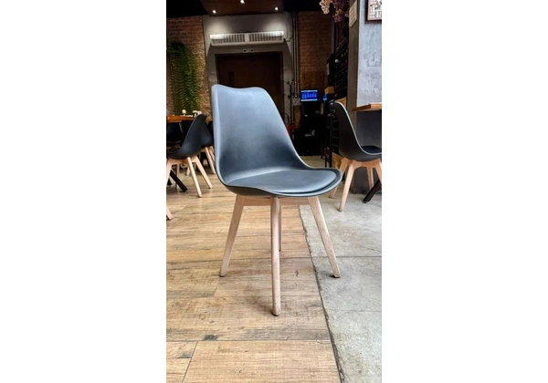 Cadeira Saarinen wood semi nova