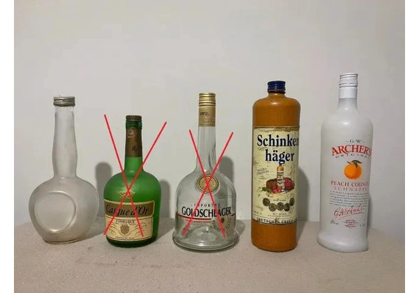 Garrafas vazias de bebidas importadas