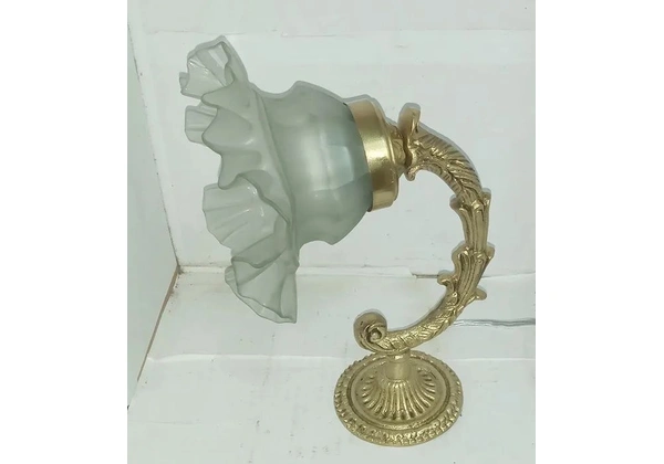 abajur em bronze curvo com tulipa fosca