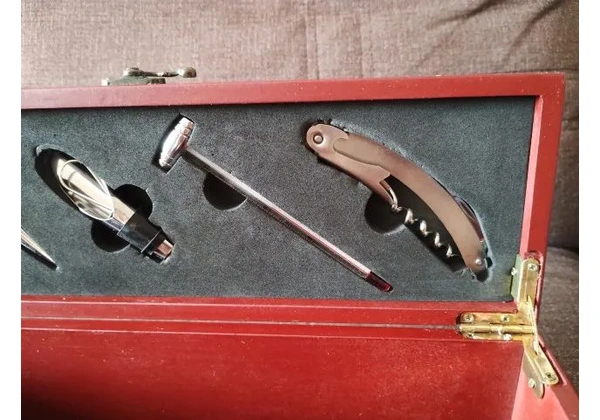 Kit para servir vinho muito novo