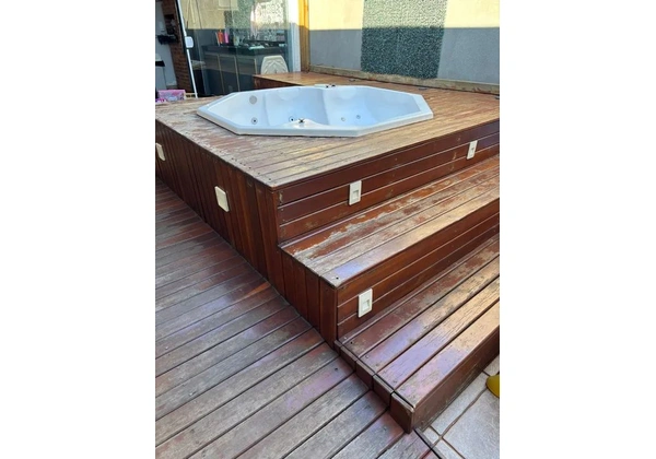 Jacuzzi Área Externa completa com Deck