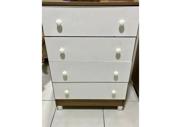 Berço e guarda roupas
