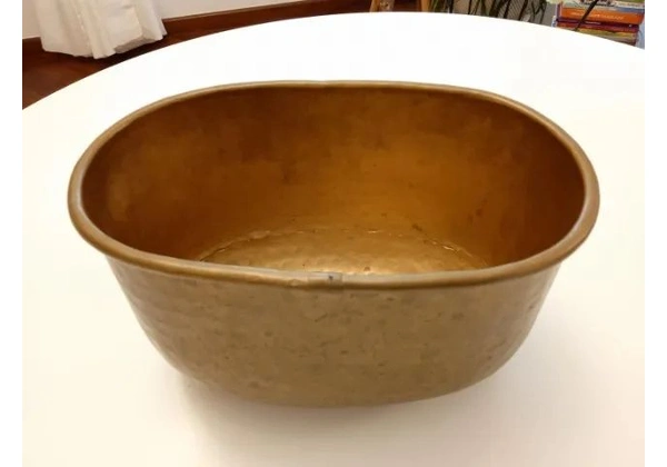 Cachepô Oval em Metal Dourado 14 cm x 24 cm x 14 cm