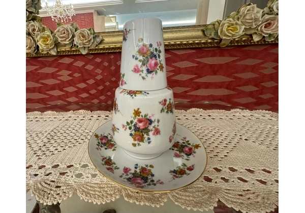 Moringa para água em porcelana fina pintada a mão