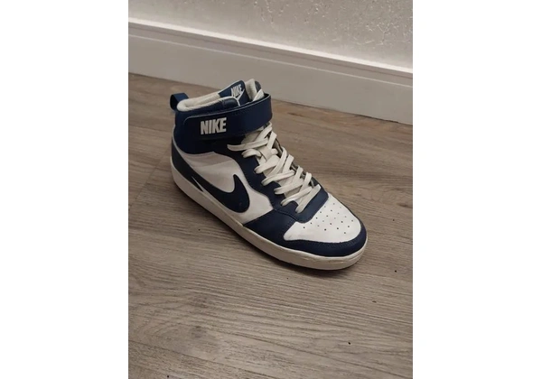 Tênis Nike azul e branco