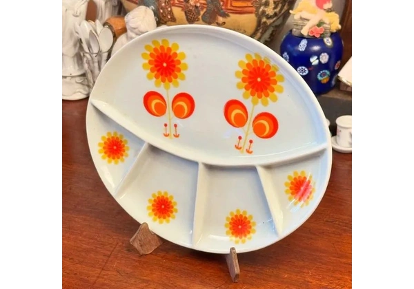 Petisqueira em antiga porcelana Polovi.