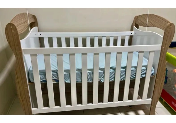 Berço e guarda roupas