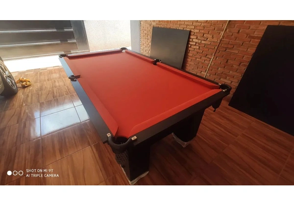 Vendo mesa de sinuca praticamente sem uso, mesa está muito nova