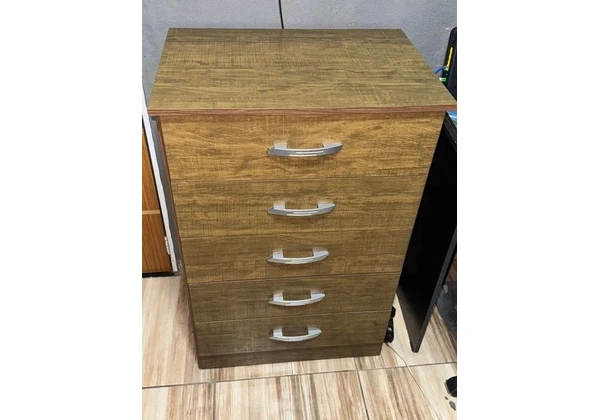 Cômoda de 5 gavetas