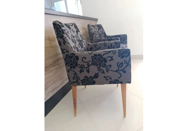 Par de poltronas decorativas