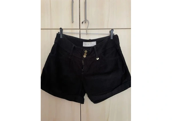SHORT PRETO VELUDO
