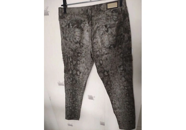 ZARA calça encerada