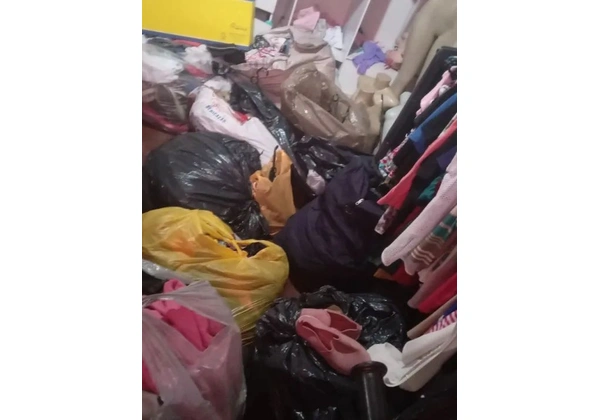 Vende se BAZAR COMPLETO COM ARARA, MANEQUINS E CABIDES. APENAS 800, 00