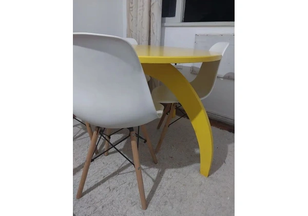 Mesa grande amarela