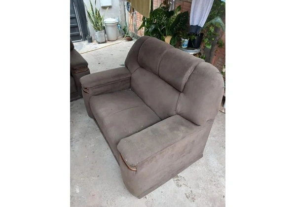 Vendo sofá 2 e 3 lugares usado 5 meses de uso