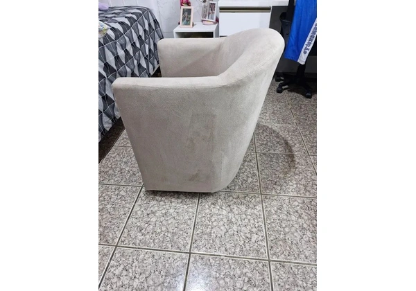 Poltrona bege em ótimo estado
