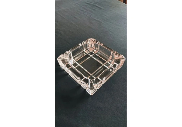 Cinzeiro de Cristal Vintage com Design Elegante