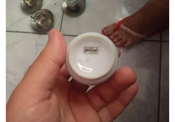 Jogo de café com xícaras de inox e porcelana