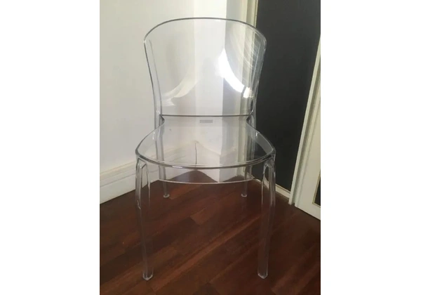Cadeira Transparente - Design Moderno e Elegante