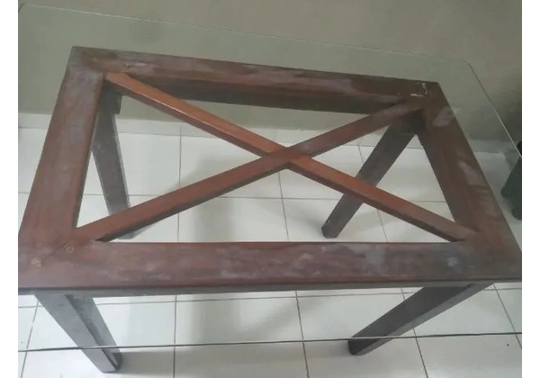 Mesa retangular. Vidro. Madeira