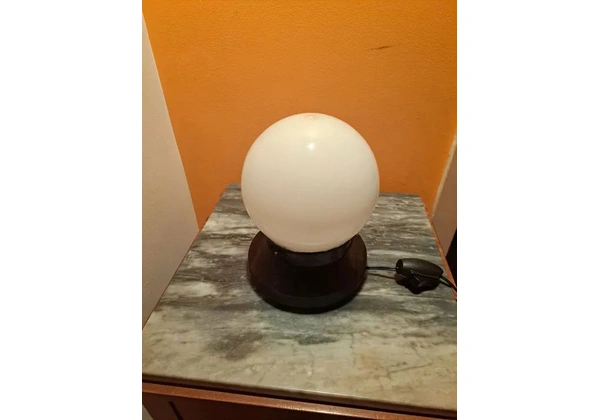 Luminária de mesa ou teto com cúpula opalina redonda