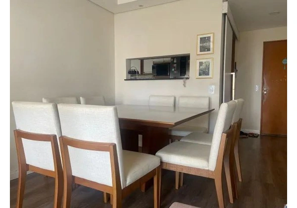 Mesa de jantar quadrada