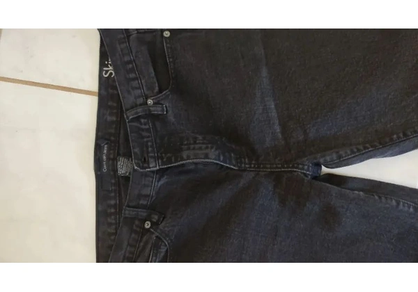 Calça jeans Calvin Klein preta feminina