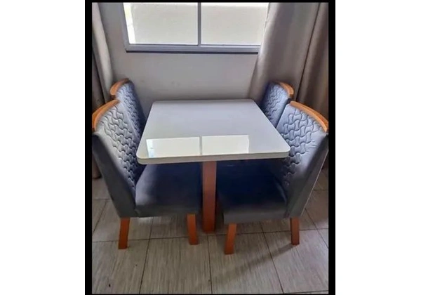 Mesa de jantar 4 cadeiras em Mdf com tampo de vidro