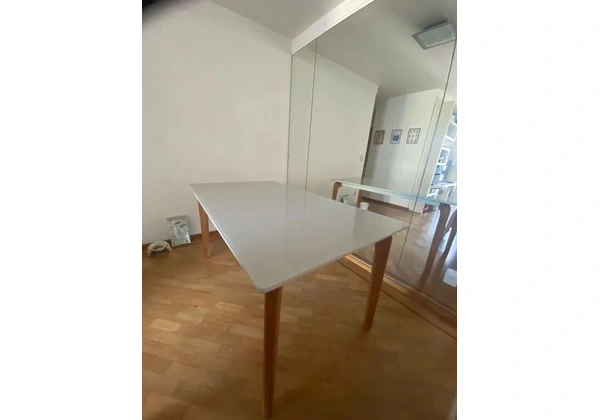 Mesa de jantar com tampo de vidro