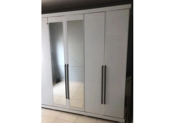 Guarda-Roupa de Casal Branco com Espelhos
