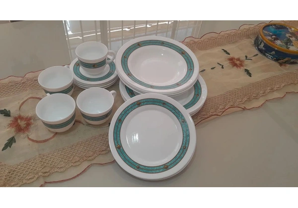Jogo de jantar de Porcelana 18 peças coleção antiga