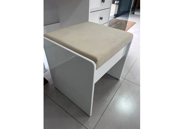 Mesa penteadeira camarim com gavetas e banqueta