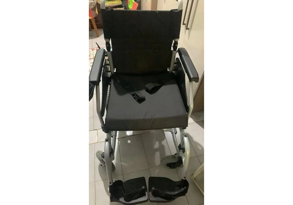 Cadeira de rodas motorizada Dellamed