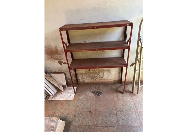 Prateleira de ferro