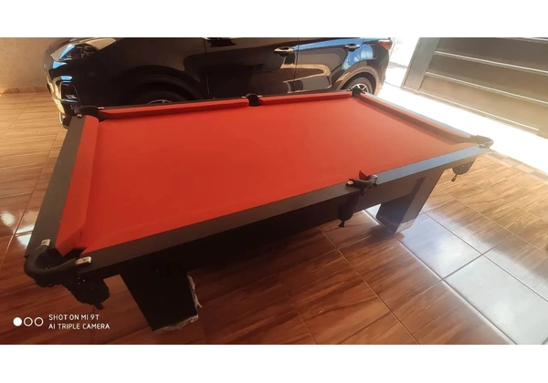 Vendo mesa de sinuca praticamente sem uso, mesa está muito nova