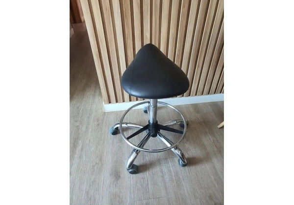Banco Tipo Mocho Sela - 92cm de Altura - P/ Estética, Tatuador, Dentista, etc.