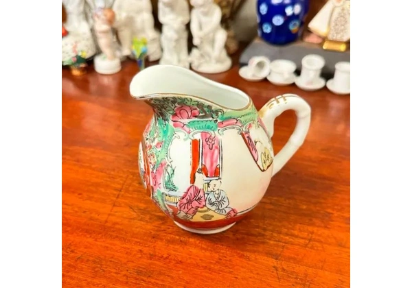 Cremeira em antiga porcelana oriental