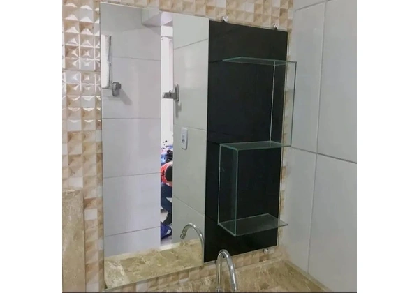 Farmácia de banheiro com detalhe em espelho e suporte